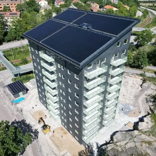 3-karlskrona-skanska-suede-84pvt-130pv-geothermie-solaire-hybride-economie-596x596-c-center